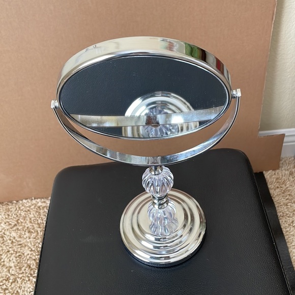 4X Double Mirror, tabletop. Silver base accented with clear decorative pieces. - Picture 2 of 5